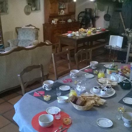 Bed and Breakfast Aux Ronzieres Pouilly-sous-Charlieu Exterior foto